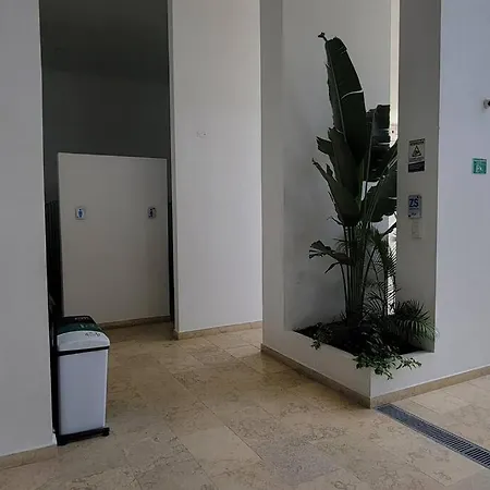 Stunning Infinity Pool, Balcony, Steps From Walled & Marbella Apartamento Cartagena