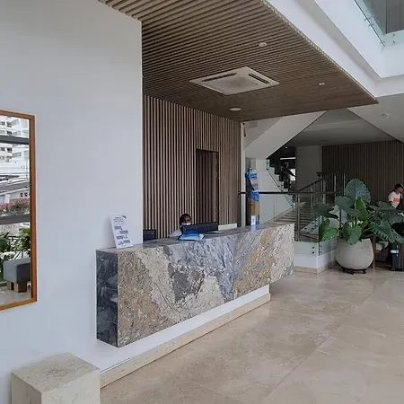 Apartamento Stunning Infinity Pool, Balcony, Steps From Walled & Marbella Cartagena