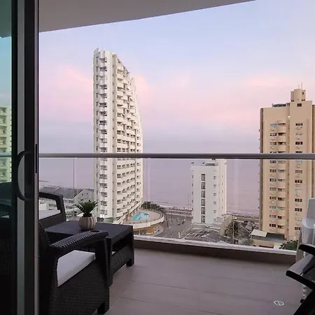 Stunning Infinity Pool, Balcony, Steps From Walled & Marbella *
