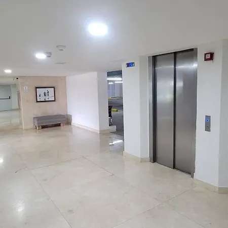 Apartamento Stunning Infinity Pool, Balcony, Steps From Walled & Marbella *