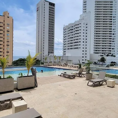 Stunning Infinity Pool, Balcony, Steps From Walled & Marbella * Cartagena