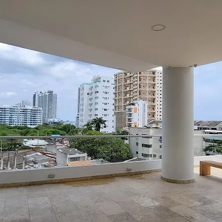 Stunning Infinity Pool, Balcony, Steps From Walled & Marbella *