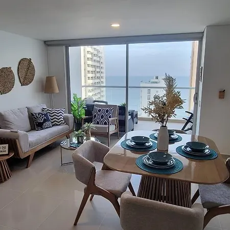 Stunning Infinity Pool, Balcony, Steps From Walled & Marbella *