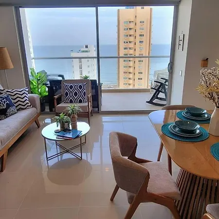 Stunning Infinity Pool, Balcony, Steps From Walled & Marbella Apartamento *