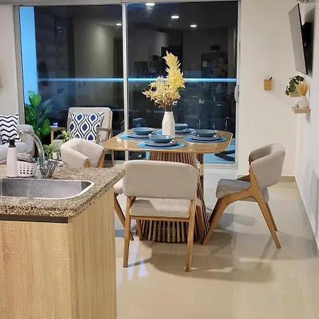 Stunning Infinity Pool, Balcony, Steps From Walled & Marbella Apartamento Cartagena