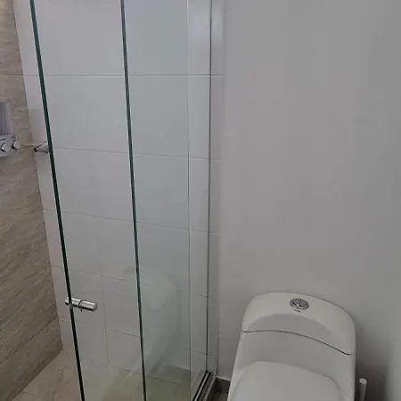 Stunning Infinity Pool, Balcony, Steps From Walled & Marbella Apartamento *