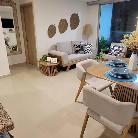 Stunning Infinity Pool, Balcony, Steps From Walled & Marbella