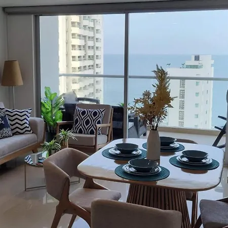 Stunning Infinity Pool, Balcony, Steps From Walled & Marbella Apartamento